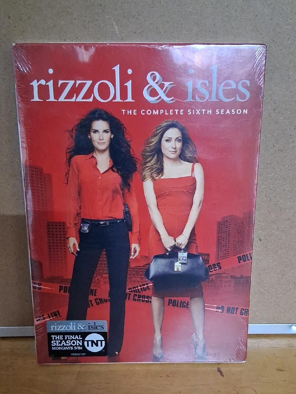 Rizzoli & Isles The Complete Sixth Season - Red Cover